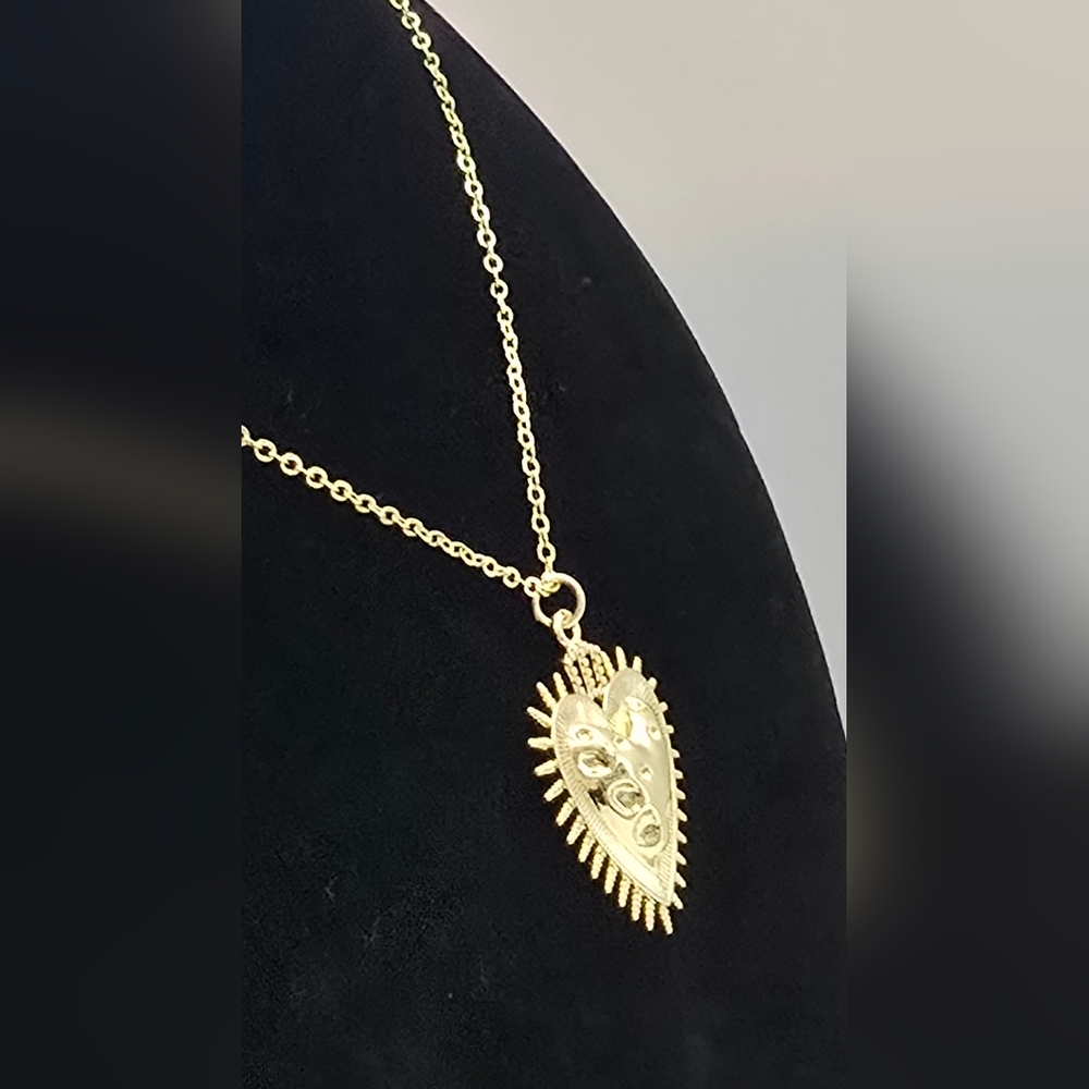 Spikey Heart of Gold Pendant Necklace - Picture 7 of 7